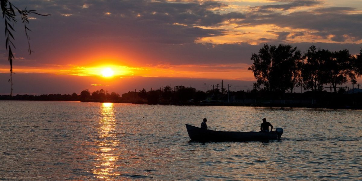 Un studio plutitor atrage tinerii britanici: Arta pe apă