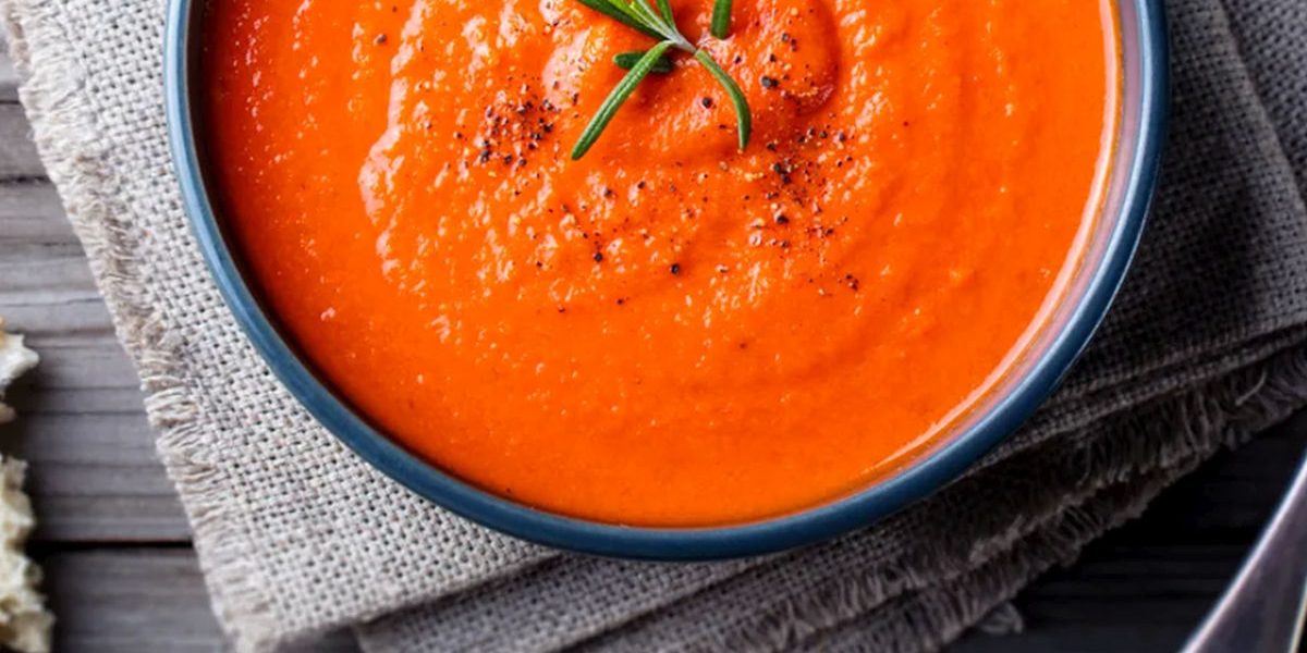 Supă cremoasă cu feta la cuptor: Rețeta rapidă și delicioasă