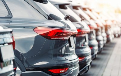 Piața auto din România începe anul 2026 cu o serie de schimbări majore, marcate de o creștere a preferinței pentru SUV-uri și mașini electrificate, în timp ce dieselul pierde teren