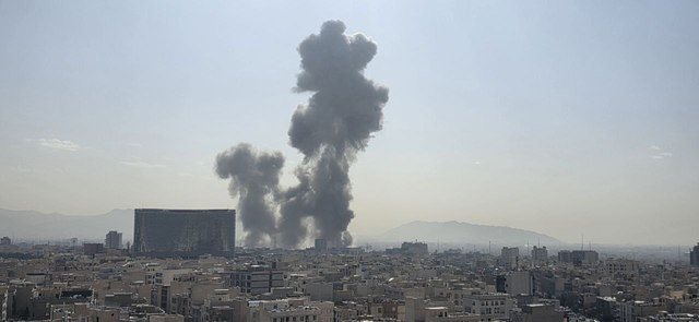 Agenția de presă IRANIANĂ Tasnim a raportat duminică decesul a trei persoane în urma unor atacuri despre care spune că au fost „americano-sioniste”, în provincia ARDABIL din Iran