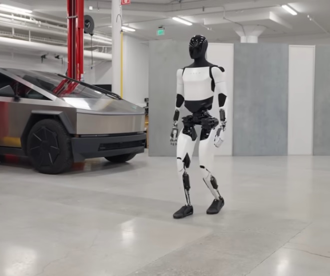 Tesla mută producția de roboți umanoizi în Shanghai