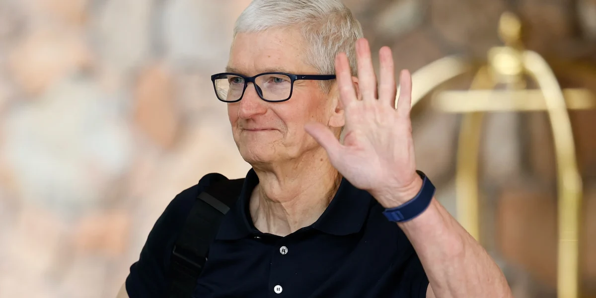 Apple, revoluție la conducere: Schimbări epocale în Arena IT