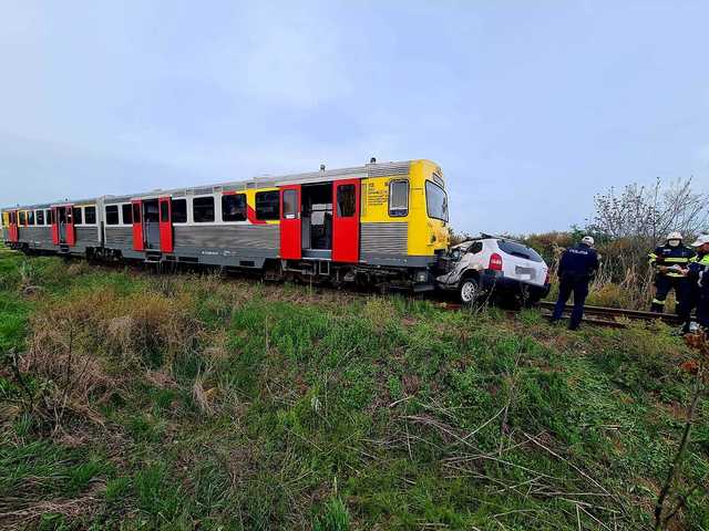 Timiș: Un bărbat a murit zdrobit de tren la o trecere peste calea ferată – FOTO