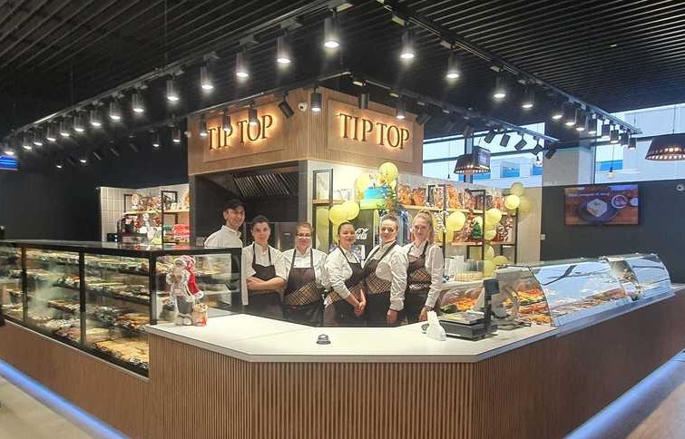 Tip Top renaște în București: Cofetăria emblematică, redeschisă după 10 ani