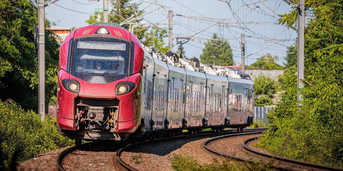 Trenurile, BLOCATE la intrarea în București: Viteza, limitată drastic!