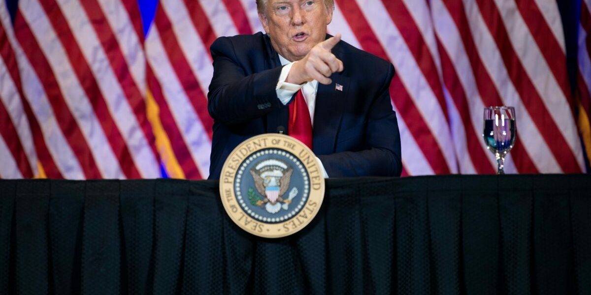 O filmare șocantă prezentată de Donald Trump arată o crimă brutală comisă în Florida, alimentând dezbaterile privind imigrația în SU​​A O înregistrare video transmisă de Donald Trump pe platforma Truth Social prezintă o crimă violentă, stârnind controverse și alimentând dezbaterile privind imigrația în Statele Unite ale Americii