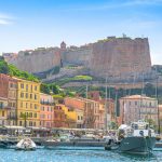 Corsica, asediu din cauza motorinei: Turiștii, blocați în porturi, fără feriboturi