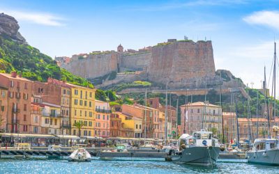 Corsica, asediu din cauza motorinei: Turiștii, blocați în porturi, fără feriboturi