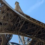 Bucăți originale din Turnul Eiffel, scoase la licitație la Paris
