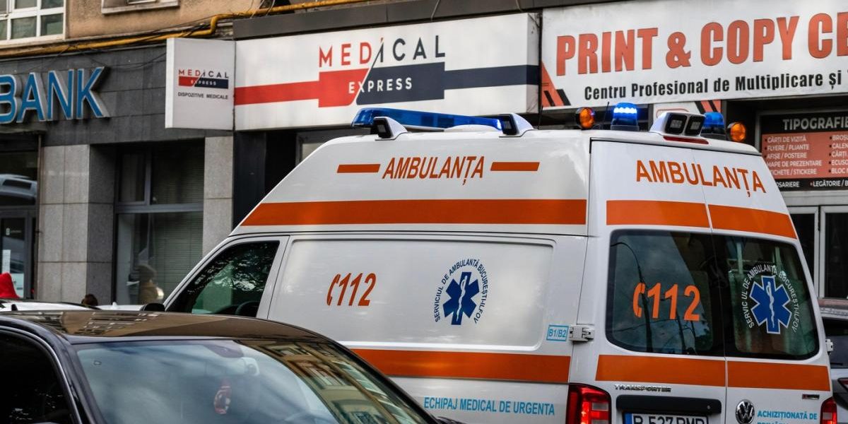 Copil salvat miraculos de pe fereastră, chiar în seara de Paște, în Vâlcea