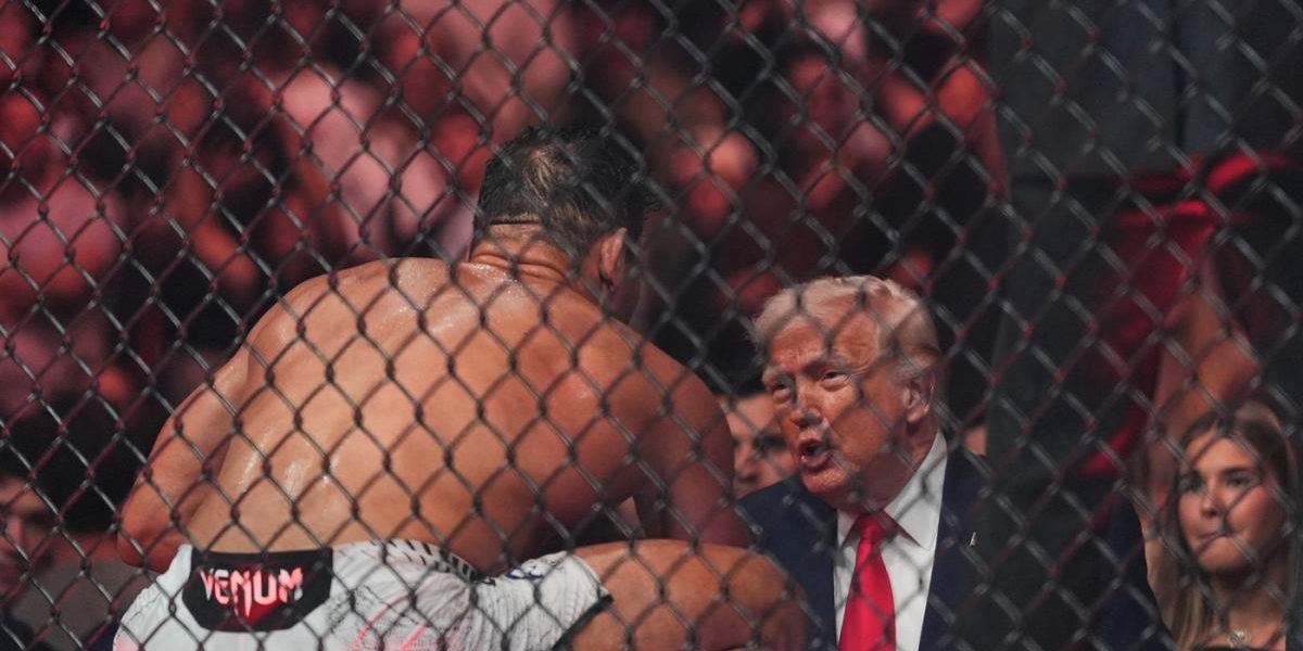 Trump, la UFC în Miami, în timp ce negocierile cu Iranul se blocau
