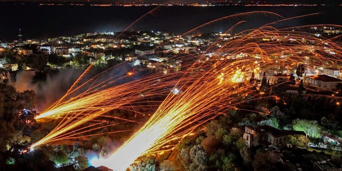 Rachete în loc de clopote la Înviere: Grecia, Paște „exploziv” între biserici