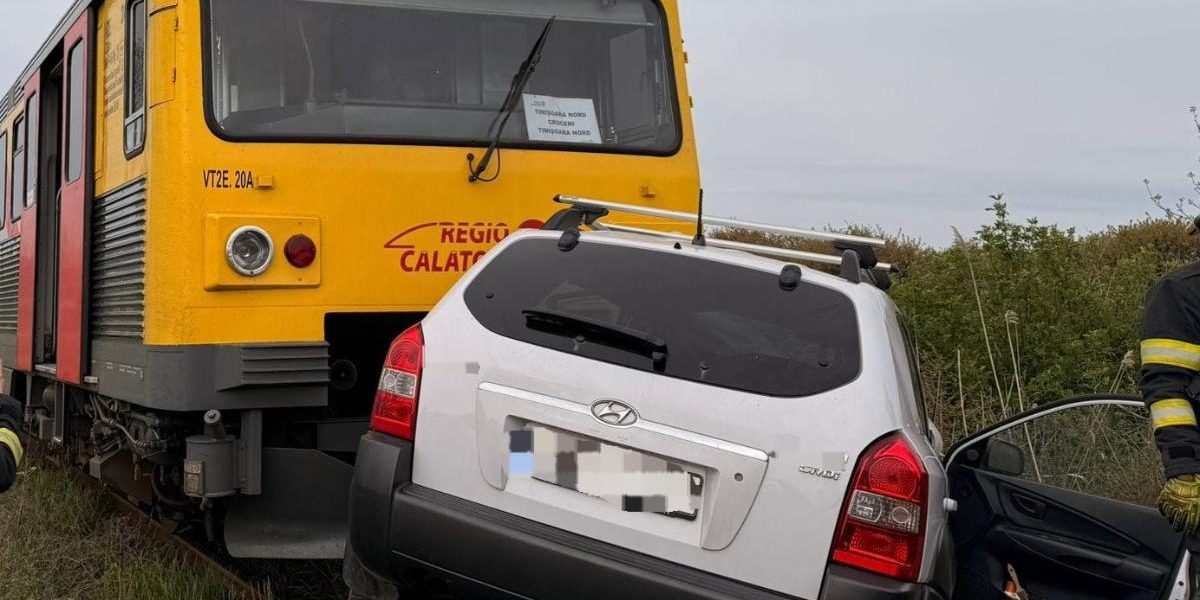 Șofer din Peciu Nou, mort după ce mașina a fost lovită de tren