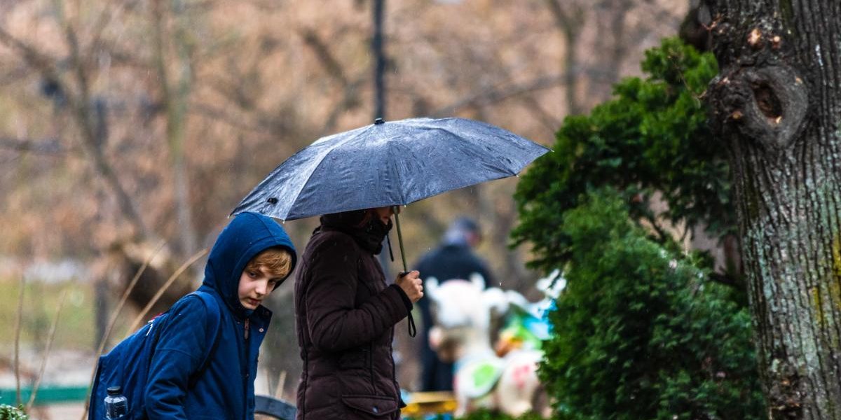 Meteorologii anunță: Săptămâna ploioasă lovește România. Cum va fi de 1 Mai?