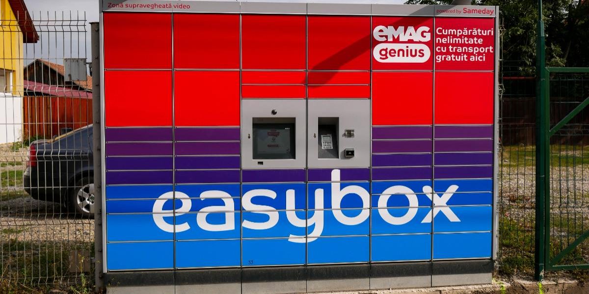 EMAG introduce taxă suplimentară: Cât plătesc clienții în plus de mâine?