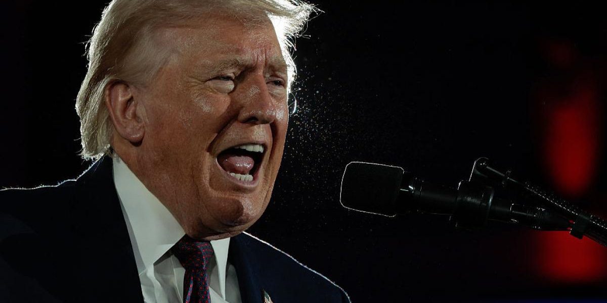 Fost șef CIA cere demiterea lui Donald Trump: E inapt să mai conducă!