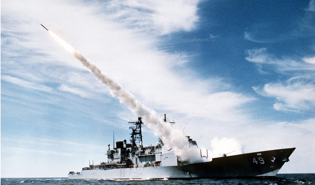 Distrugătoarele SUA intră în Strâmtoarea Ormuz: Tensiuni în creștere în Golf