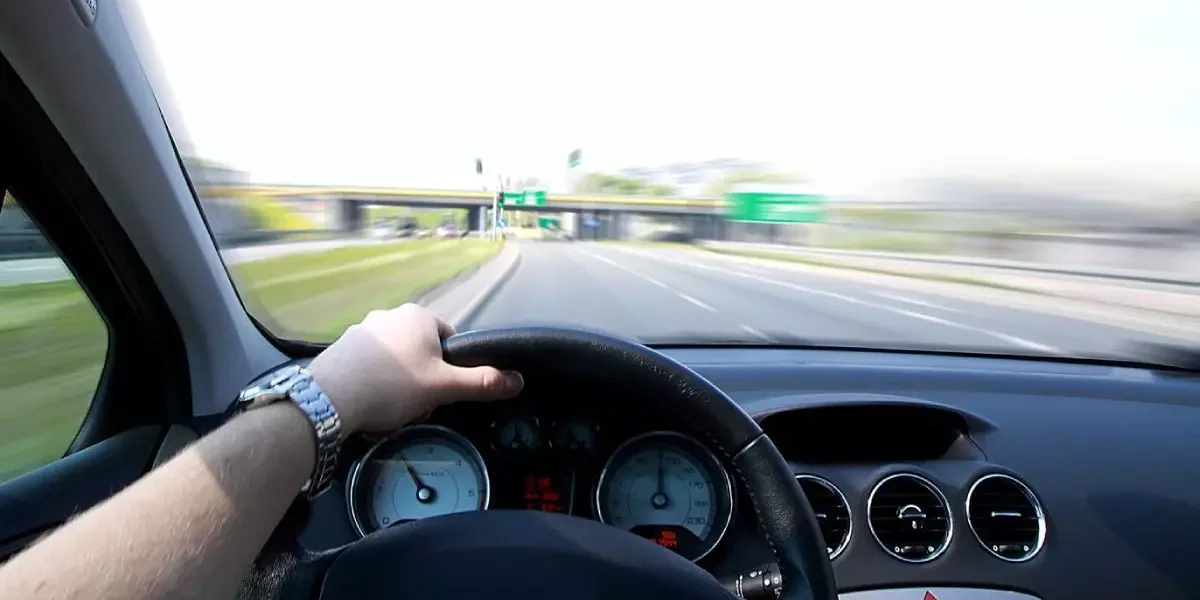 Viteză OPTIMĂ pentru consum MINIM: Economisești 10 lei/100 km!