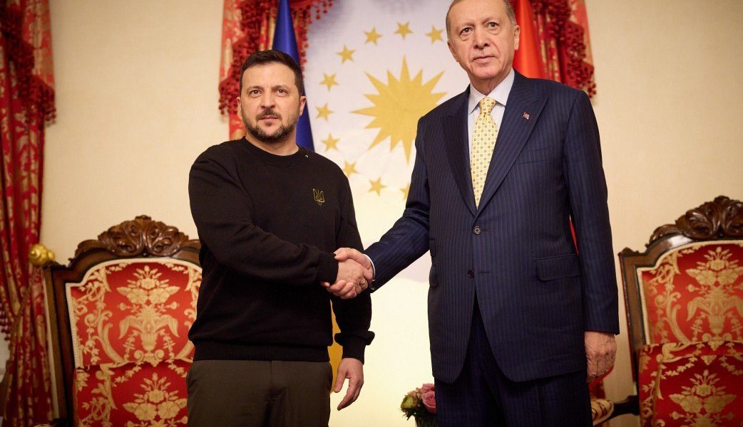 Președintele ucrainean, VOLODIMIR Zelenski, a sosit sâmbătă la ISTANBUL pentru o întâlnire cu omologul său turc, RECEP TAYYIP Erdogan, conform anunțului administrației prezidențiale de la Kiev