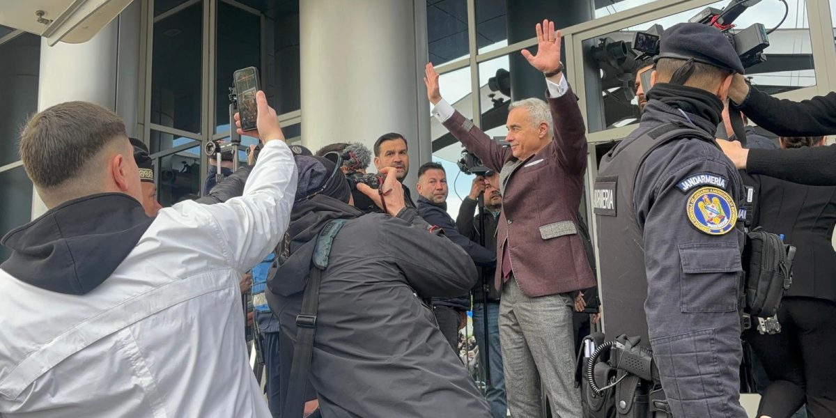 Guvernul, „găini speriate” ce scârmă-n țărână. Pot zbura?