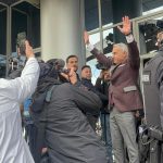 Guvernul, „găini speriate” ce scârmă-n țărână. Pot zbura?