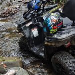 Tineri, accident grav pe Valea Păușa: ATV prăbușit 8 metri într-un pârâu, Jandarmilor din Călimănești le-au salvat viețile