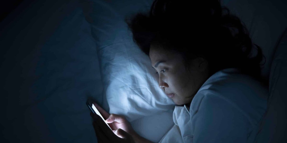 Obiceiul nocturn care schimbă România: Ce fac tot mai mulți români?