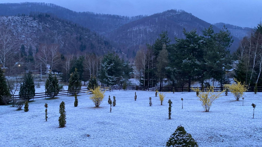 Ninsoare înainte de Paște în munții din Bihor