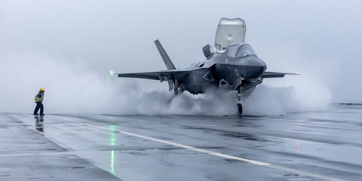Software F-35: Marea Britanie amână livrările și „împrumută” bombe de la SUA