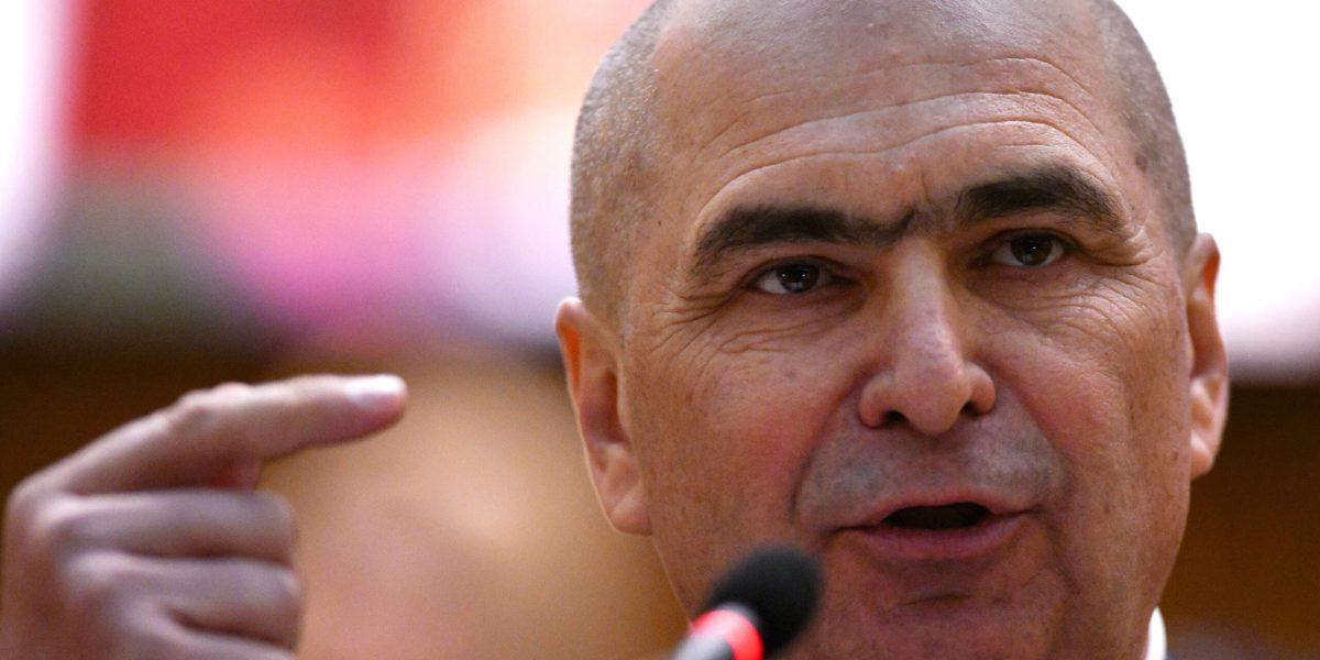 Bolojan, pus la zid: Demisie cerută după numirea la Vamă a unui anchetat