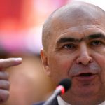 Bolojan, pus la zid: Demisie cerută după numirea la Vamă a unui anchetat