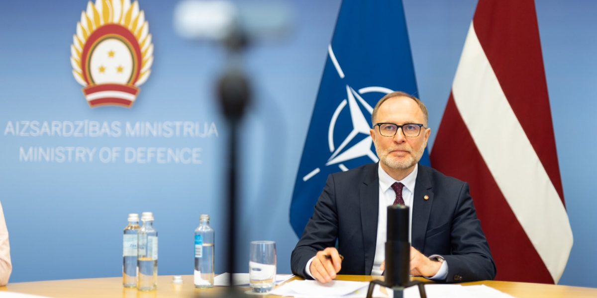 Demisie-șoc la Riga: Ministrul Apărării, OUT după atacul cu drone