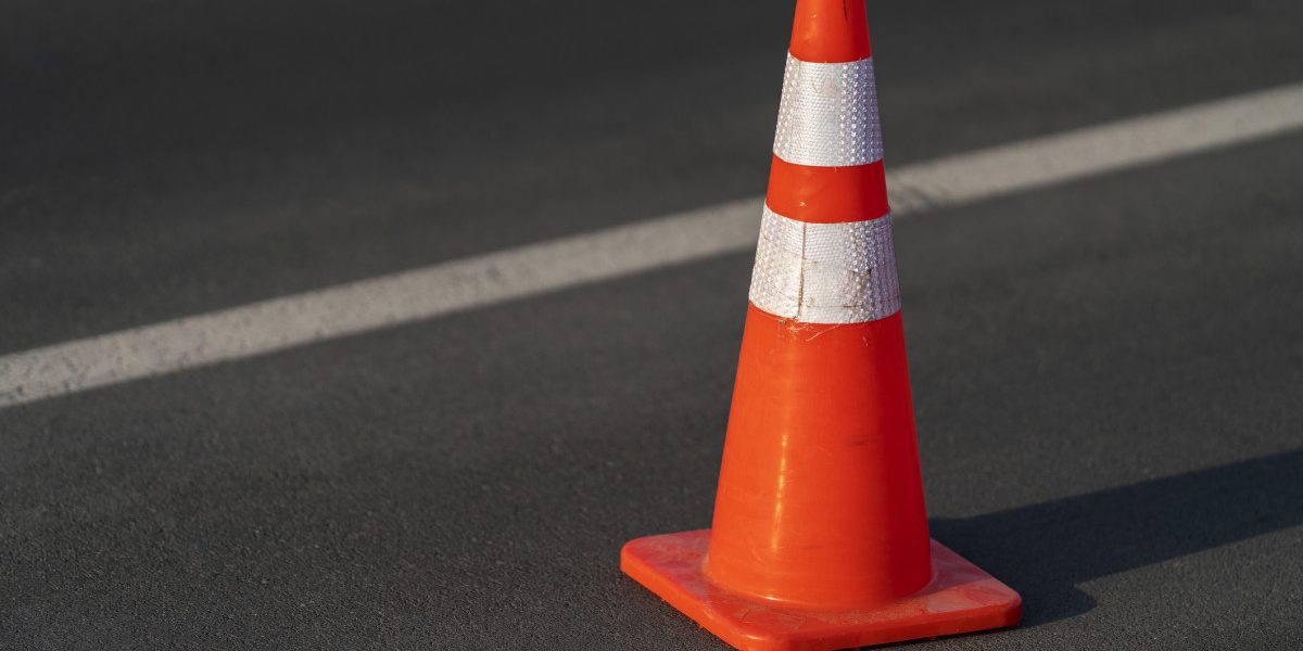 Accident mortal în Gorj: O femeie a murit, trei răniți după ce-au lovit copacul
