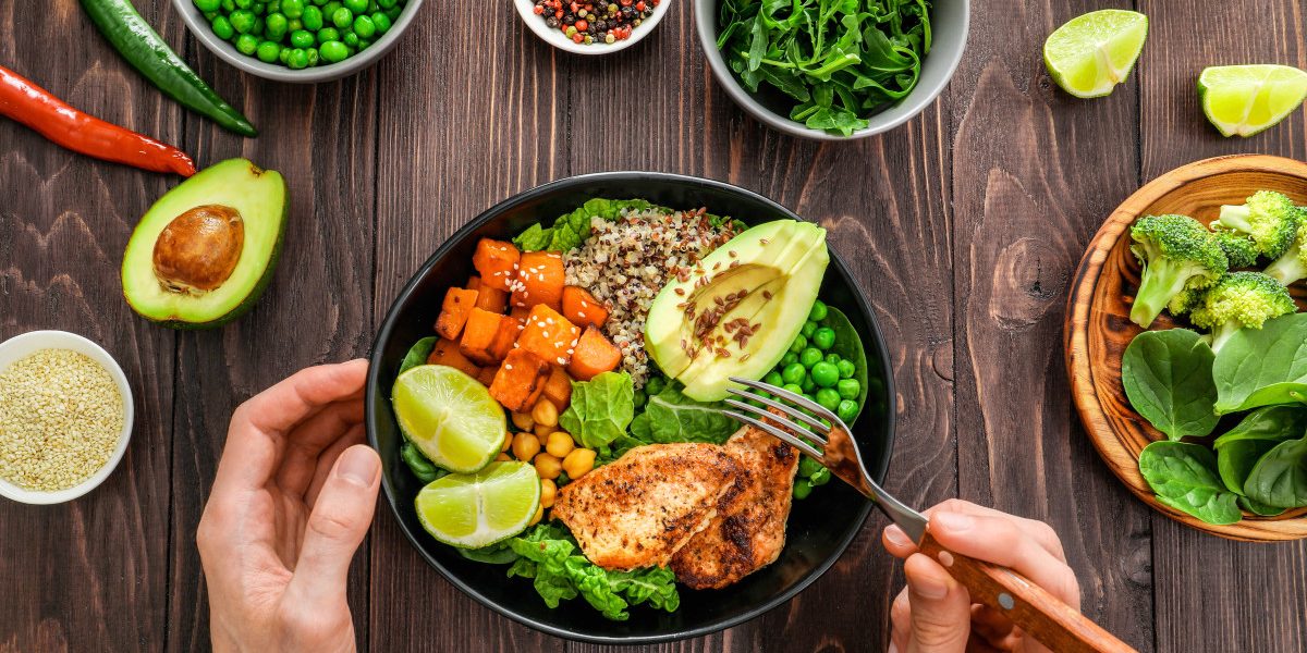 Proteinele salvează: Ce alimente recomandă medicii pentru mușchi și sațietate