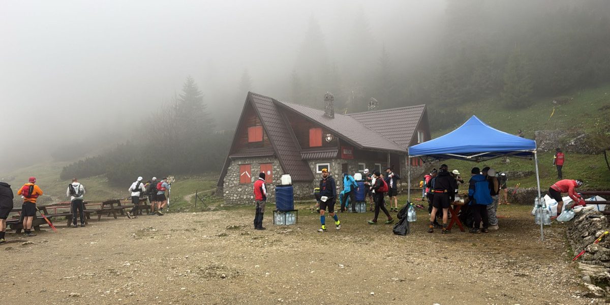 Intervenție dramatică în Bucegi: 16 turiști salvați, urs la pândă pe traseu