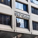 România evită retrogradarea, dar S&P Global avertizează: Criză prelungită, riscuri mari