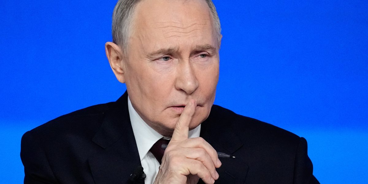 Economia Rusiei a ajuns pe marginea prăpastiei. Putin ar fi obligat să majoreze încă o dată impozitele
