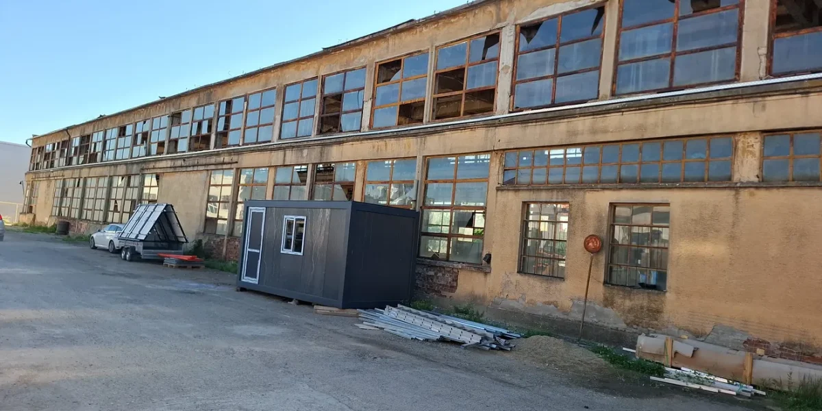 Uzina care înarma România a ajuns să supraviețuiască din producție civilă. Povestea declinului Uzinei Mecanice Orăștie
