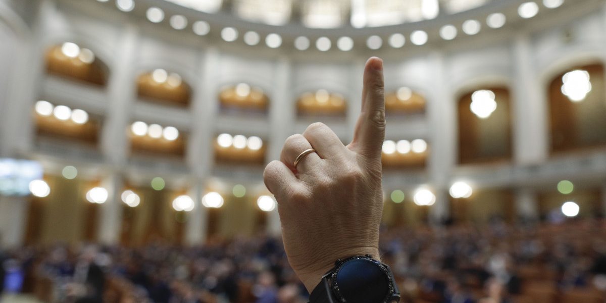 Vânzarea acțiunilor în cazul companiilor de stat, interzisă până la finalul anului 2027. Proiectul PSD a trecut cu voturile AUR