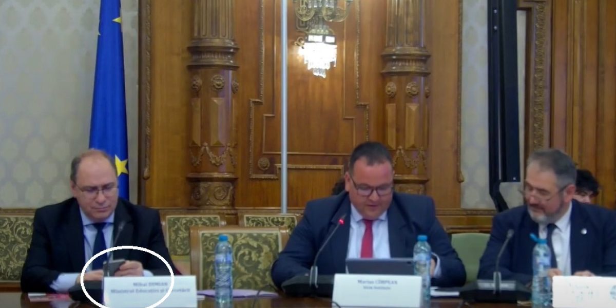 Elevă, discurs CUTREMURĂTOR despre școală, în timp ce ministrul… pe telefon