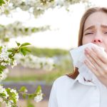 Alergiile de primăvară lovesc România: Un român din 10, în pericol
