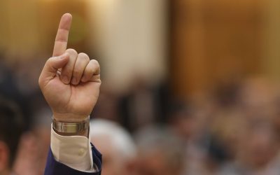 Moțiunea de cenzură bate la ușă: Calcule și scenarii înaintea „marții negre”