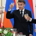 Macron, spectacol muzical cu premierul armean: Aznavour pe acorduri de tobe