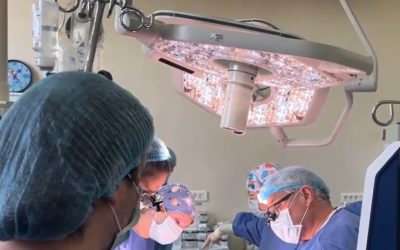 Operațiune-maraton în România: O fetiță de un an salvată printr-un transplant hepatic rar