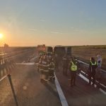 Incendiu violent pe A1, lângă Pecica: O autoutilitară a ars ca o torță
