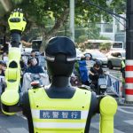 Roboți UMANOZI dirijează traficul în China: Revoluție pe șosele