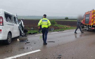 Accident grav la Suceava: Microbuz și TIR, implicate pe DN2! Doi adulți și un copil, la spital
