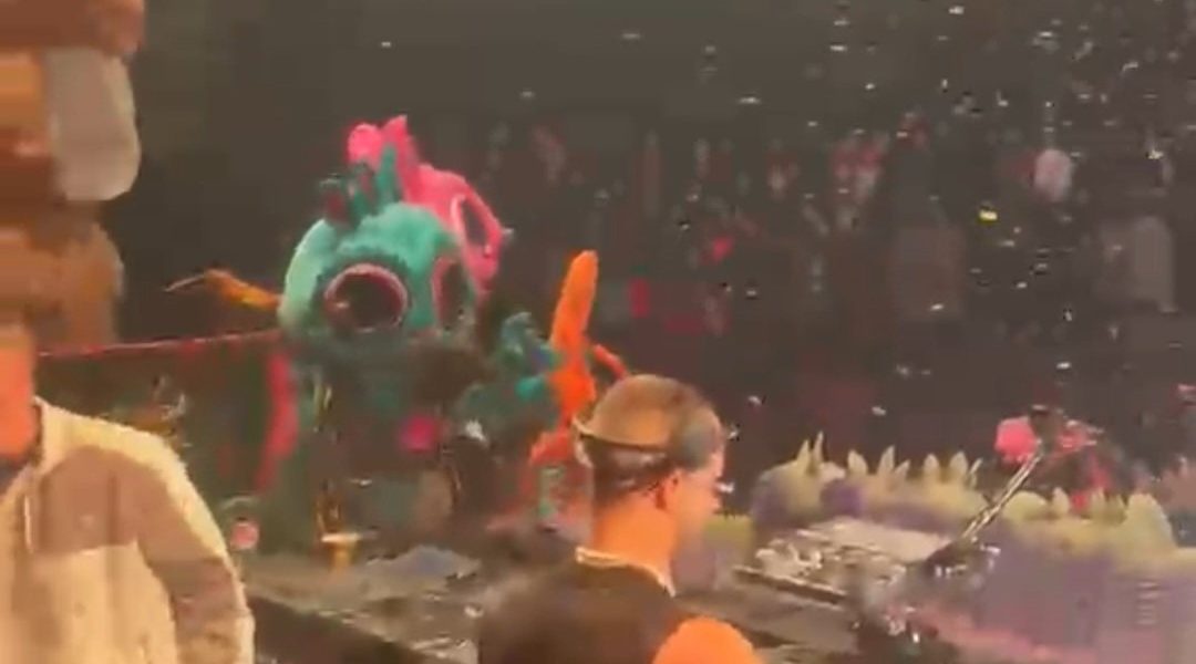 Muzică electronică la Mamaia Nord: Elrow a incendiat scena, VIDEO