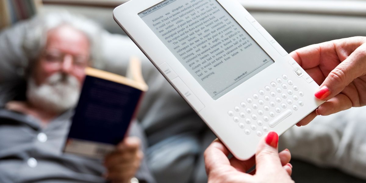 Kindle: Amazon taie suportul. Ce faci să nu pierzi cărțile cumpărate