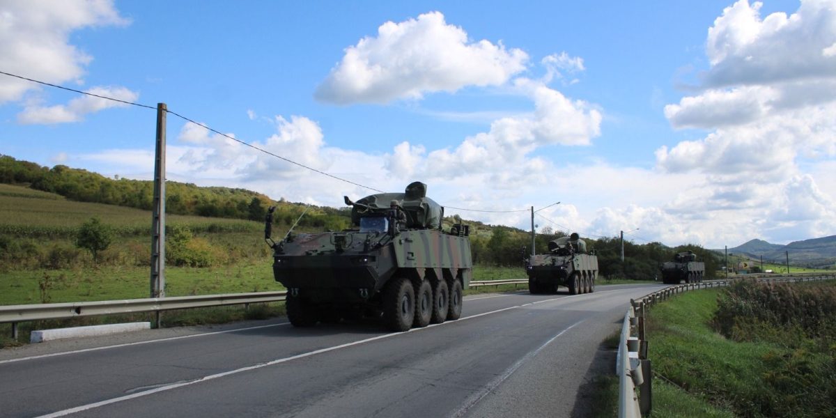 Blindate ale Armatei, accident grav în Sălaj: 11 militari răniți